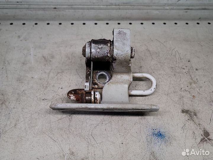 Петля двери нижняя левая Vw Transporter T5 2015