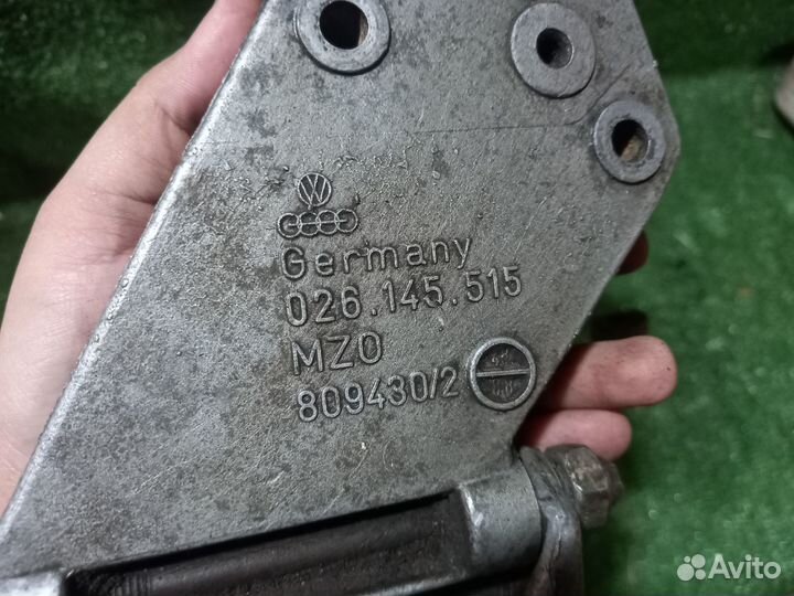 Кронштейн гура на audi 80 B3