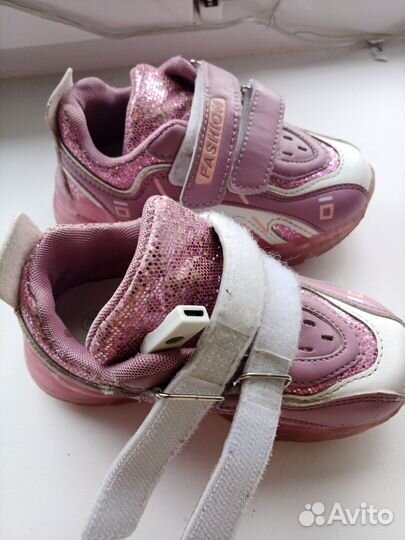 Кроссовки с подсветкой 26 размер