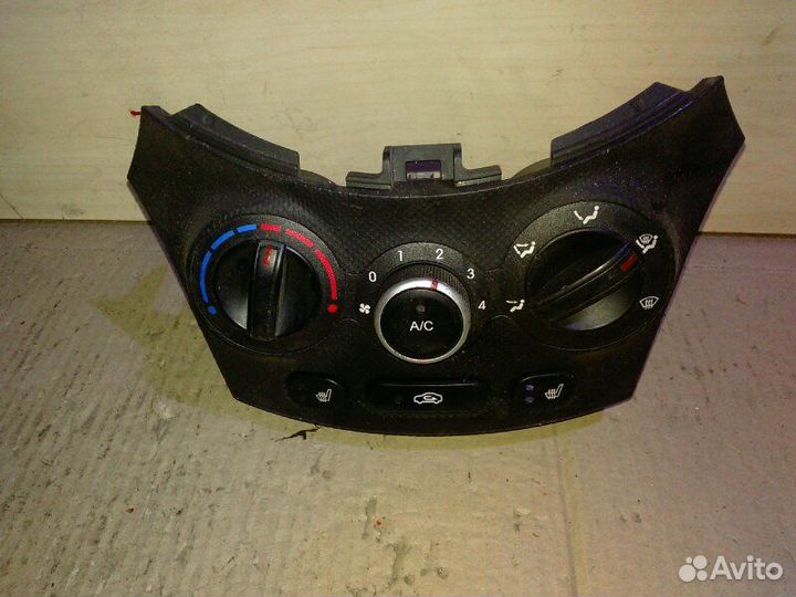 Блок управления отопителем Hyundai Solaris 1