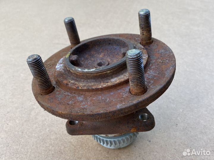 Задняя оригинальная ступица Mitsubishi Galant 8