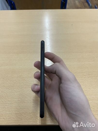 iPhone SE, 64 ГБ