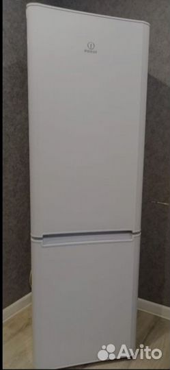 Полки и ящики, запчасти для холодильника indesit