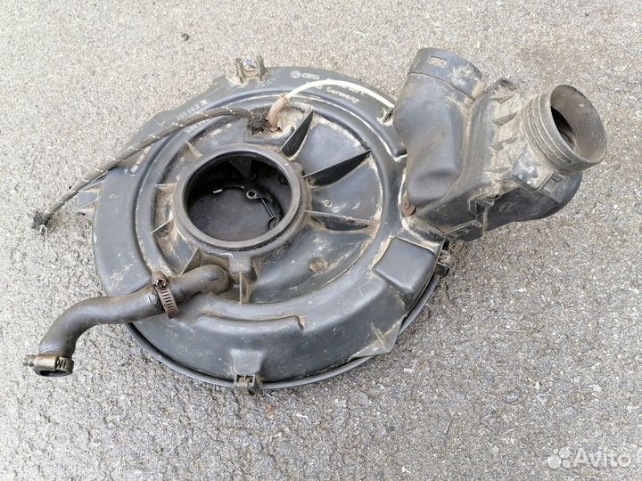 Корпус воздушного фильтра Audi 80 B3, VAG 05012960