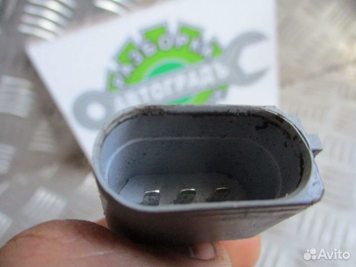 Датчик положения коленвала Volkswagen Caddy 3 1.6