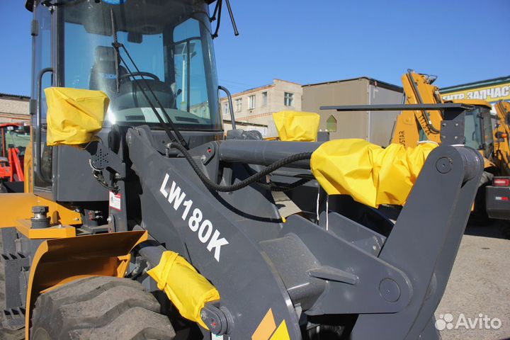 Фронтальный погрузчик XCMG LW180K, 2023