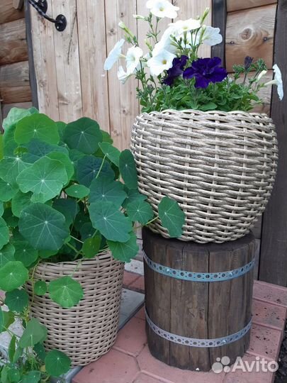 Кашпо из искусственного ротанга