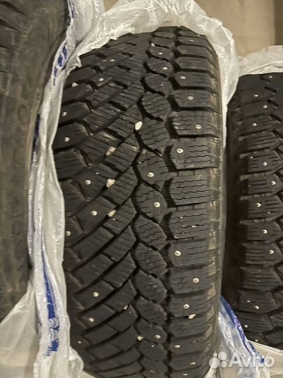 Gislaved Nord Frost 200 SUV ID 215/60 R17