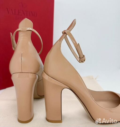 Туфли женские на толстом каблуке Valentino