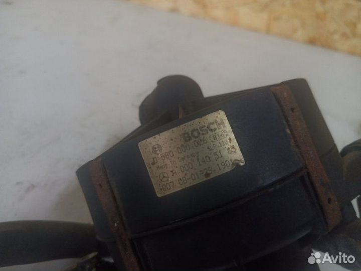 Насос продувки катализатора Mercedes S-Class W219