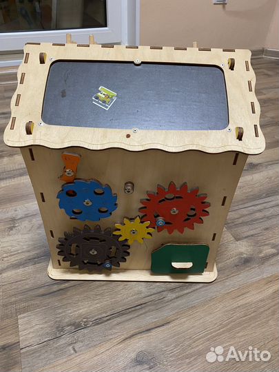 Бизиборд домик. Для ребенка