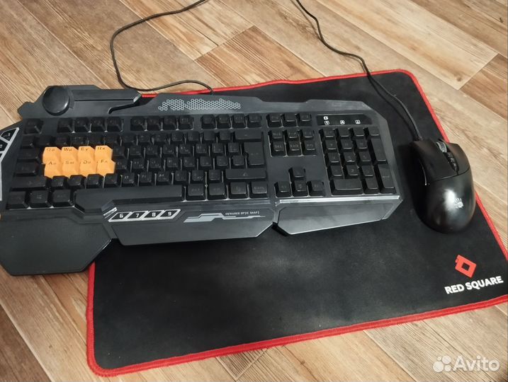 Игровая клавиатура и мышь+ коврик