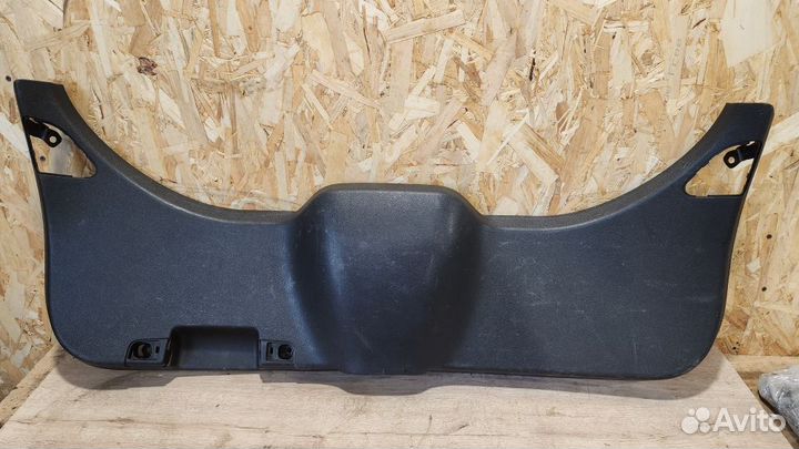 Обшивка двери багажника Ford Kuga 2008-2012