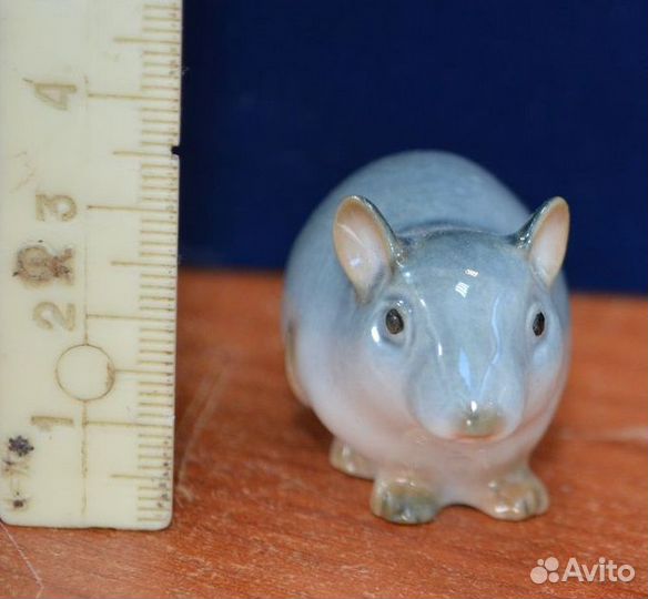 Мини фарфоровая статуэтка- серая полевая мышка.лф