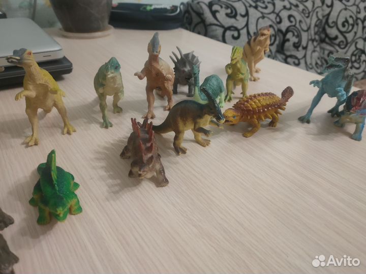 Коллекция из 18 игрушек динозавров
