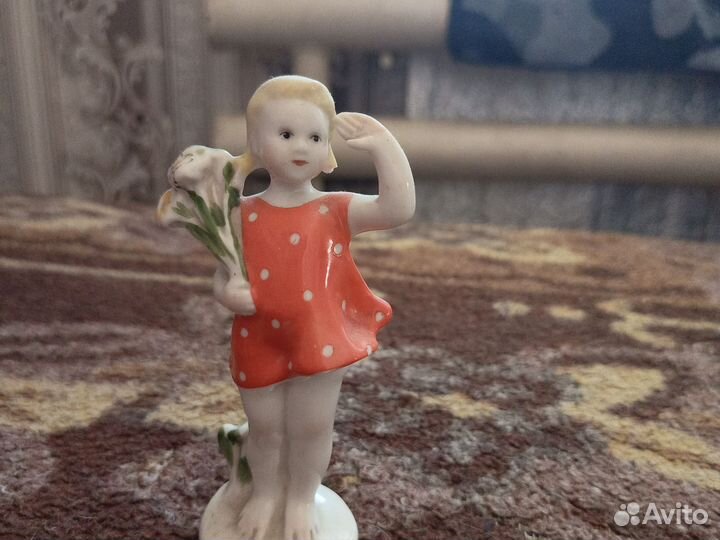 Статуэтка фарфоровая лф3