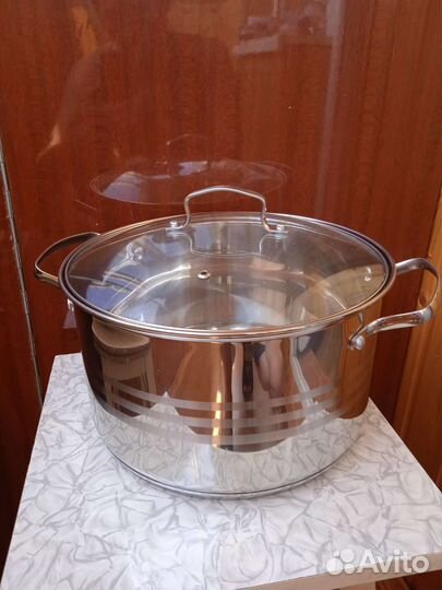 Кастрюля из нержавейки, новая. Объём 7,5.л
