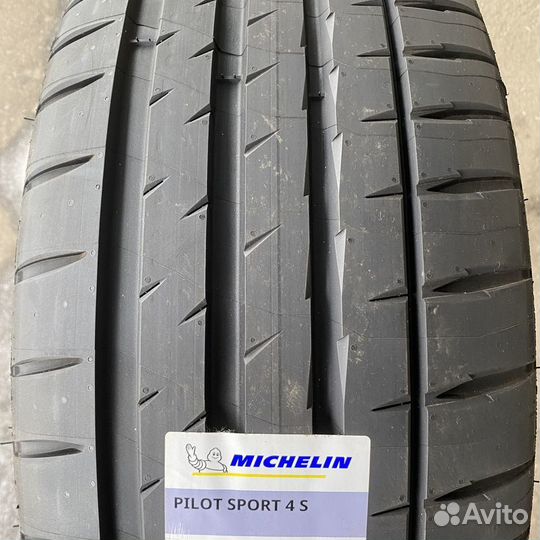 Michelin Pilot Sport 4 S 295/35 R20 105Y