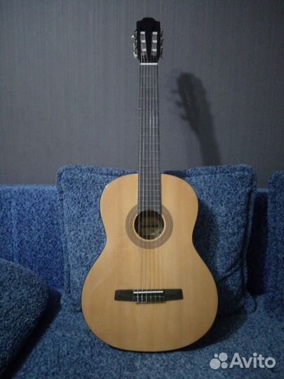 Классическая гитара 