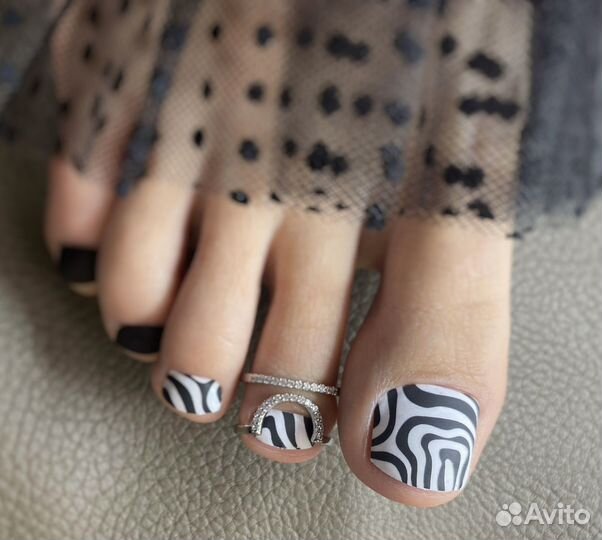 Маникюр педикюр