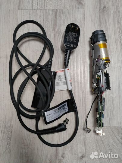 Сетевой шнур и внутренности стайлера Dyson US