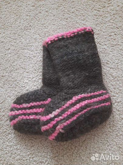 Вязаные детские носки из овечьей шерсти