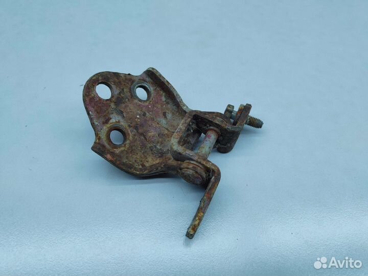 Петля передней левой двери Mitsubishi Eclipse 1G