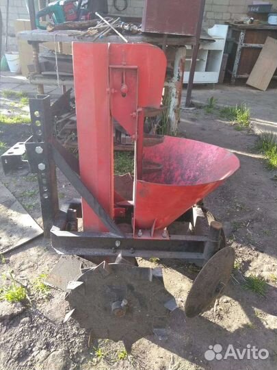 Картофелесажалка на мотоблок