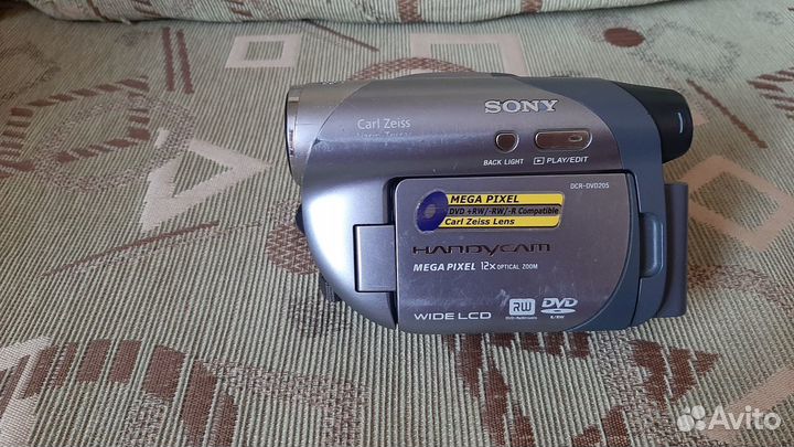 Цифровая видеокамера Sony DCR-DVD205E
