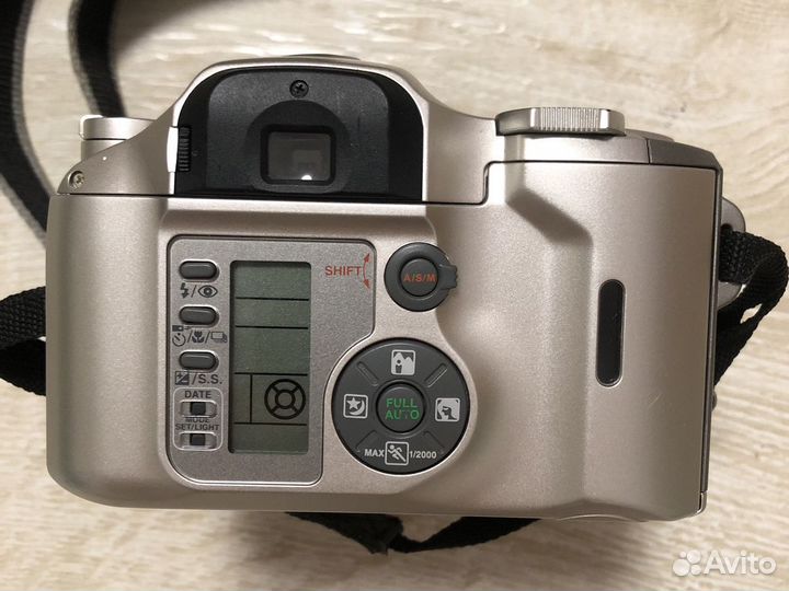 Компактный пленочный фотоаппарат Олимпус