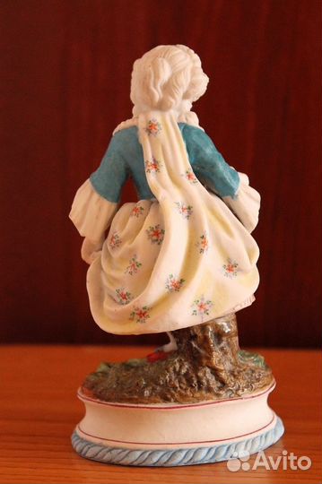 Фарфоровая статуэтка, старая Франция. 1860е