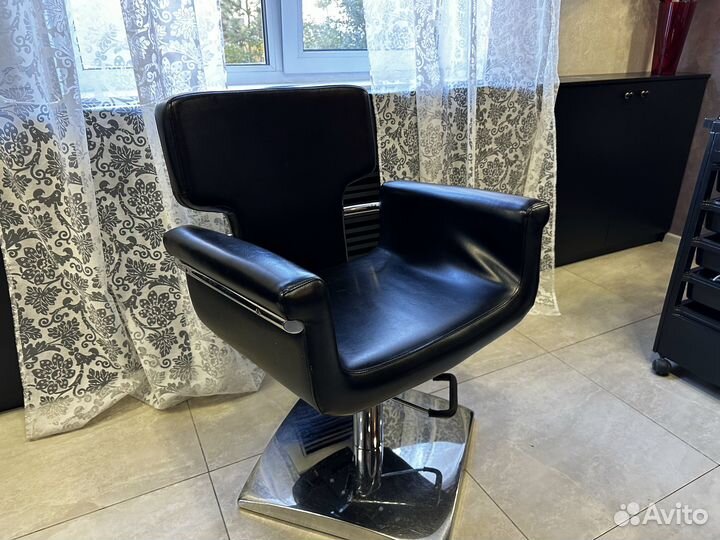 Парикмахерское кресло