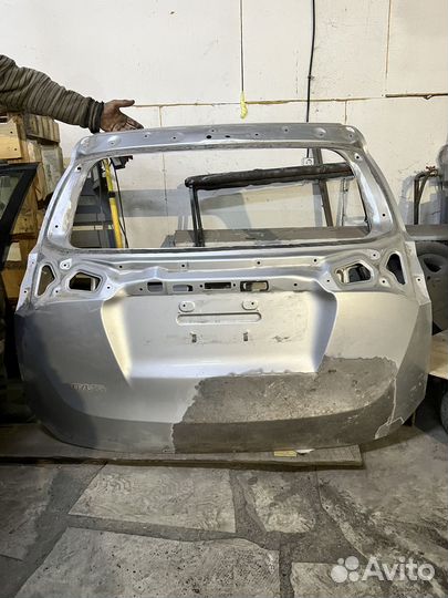 Крышка багажника toyota rav4 40 2012-2016