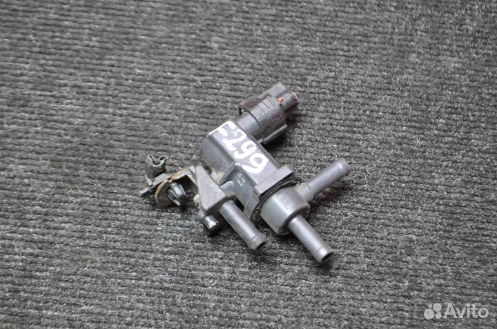 Клапан ваккумный toyota corolla ZZE121