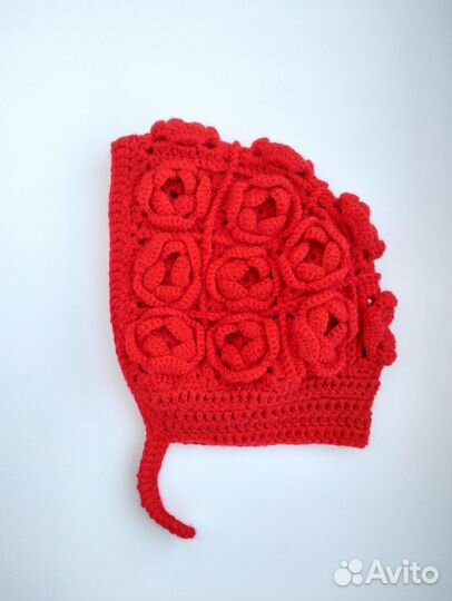 Чепчик женский вязаный кроше с розами