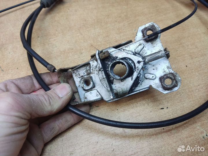 Замки капота, Volvo 960