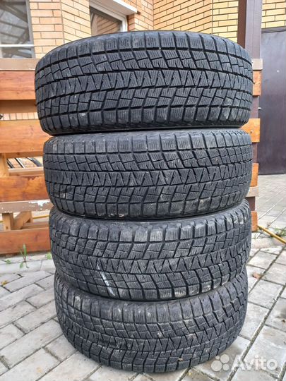 Bridgestone Blizzak DM-V1 215/60 R17 96R