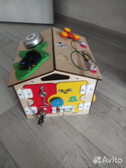 Бизиборд домик