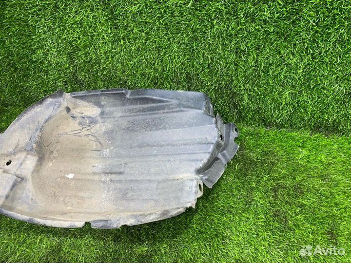 Подкрылок передний левый Toyota Vitz NCP15