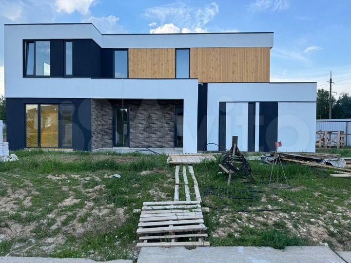 Коттедж 200 м² на участке 14 сот.