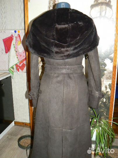 Дубленка натуральная с капюшоном XS