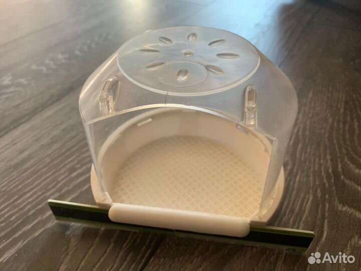 Продам клетку для птиц с купалкой в хор. состоянии