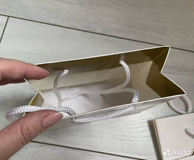 Подарочные пакеты под ювелирные изделия