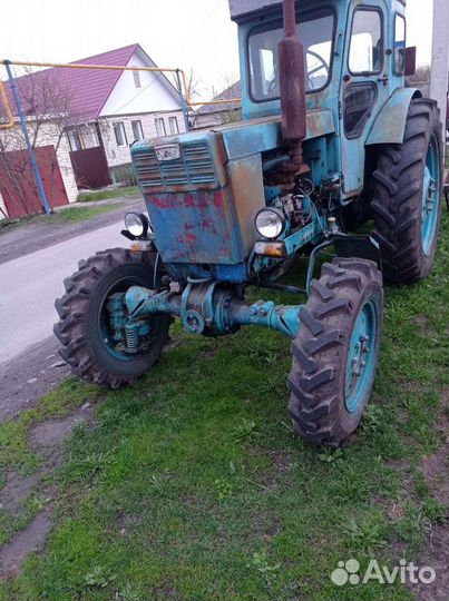 Вспашка земли трактором