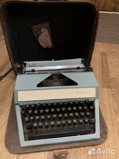 Печатная пишущая машинка
