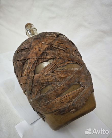 Бутыль в плетёнке, стекло. Российская империя