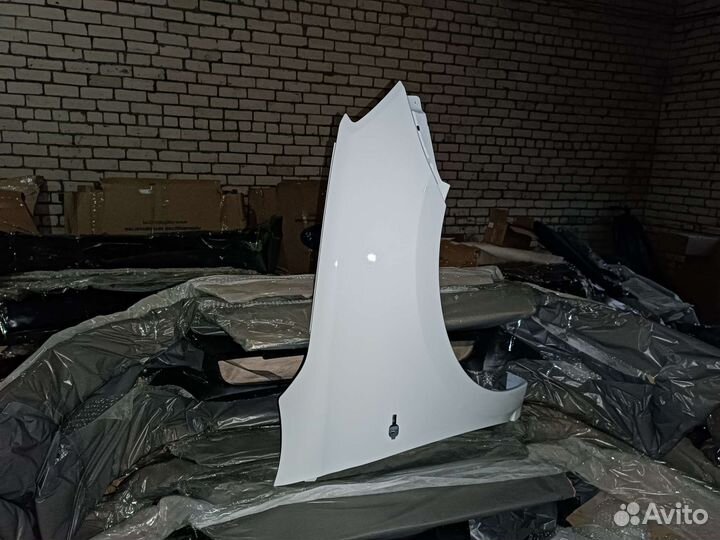 Крыло правое granta белый (белое облако)