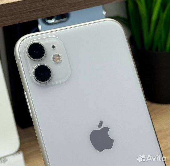 iPhone 11, 64 ГБ