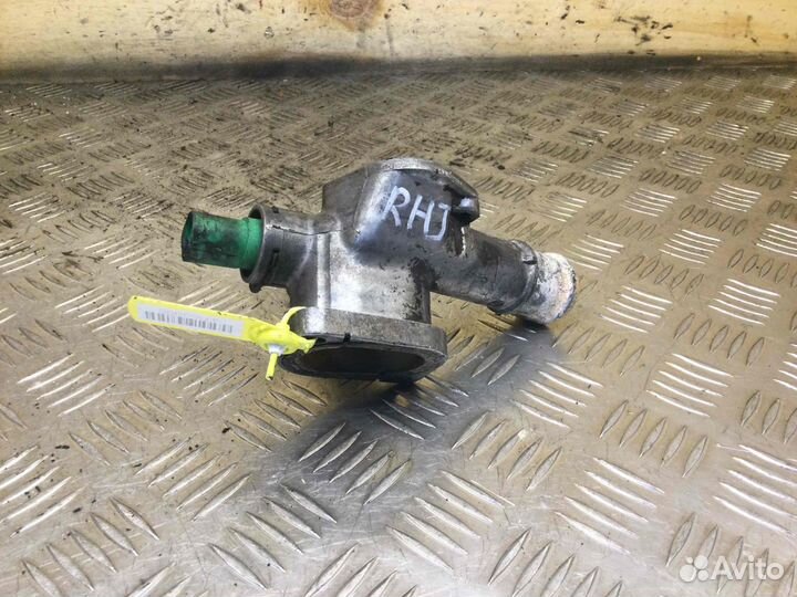 Фланец (тройник) системы охлаждения Ситроен Ц4 038