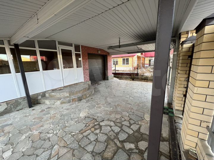 Коттедж 250 м² на участке 10 сот.